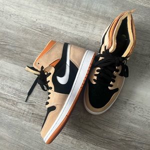 Women’s 8.5 Men’s 7 Nike Air Jordan Pumpkin Spice
